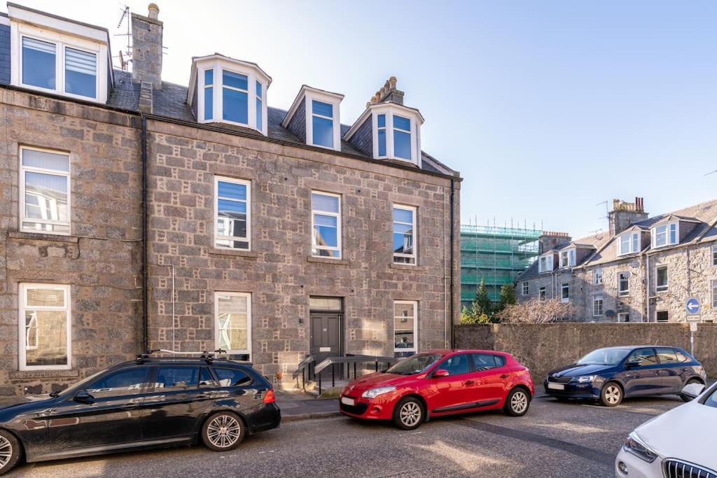West End @ Netflix @ Newly Built Apartment Aberdeen Exterior photo